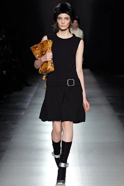 Look 15